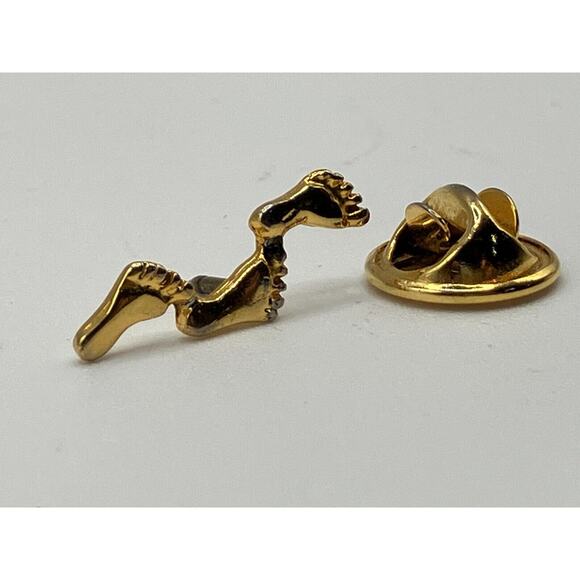 Gold-Tone "Footprints In The Sand" Hat, Lapel Pin! - Picture 6 of 11